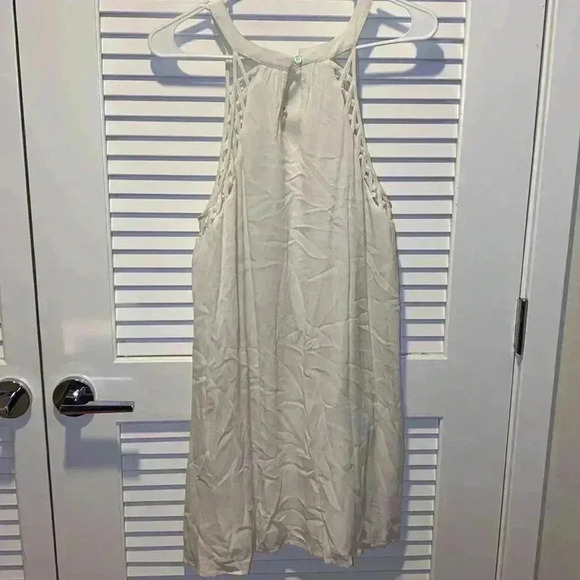 Beautiful White Dress - Broken Button On Back - Picture 7 of 7